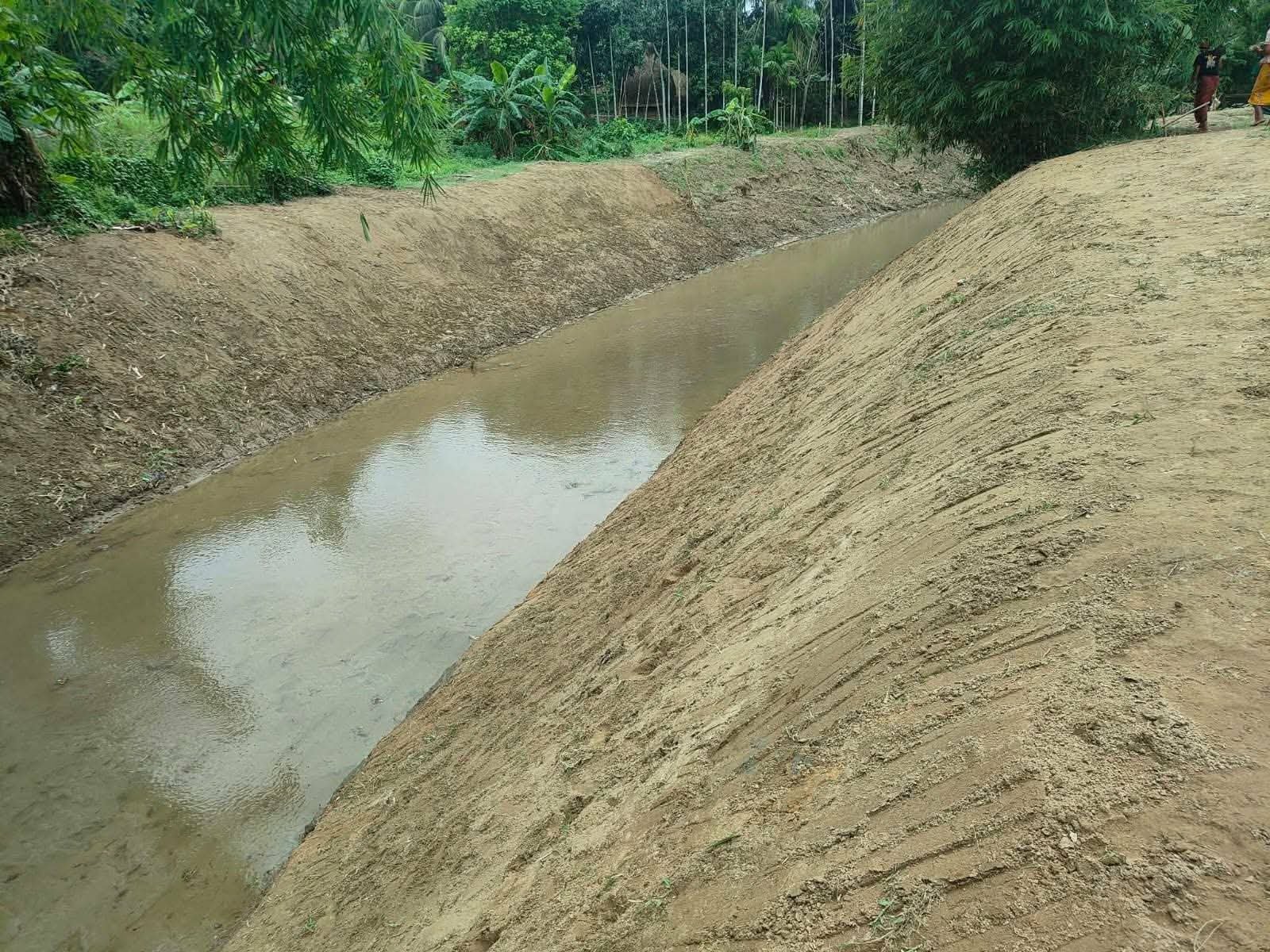 নাইক্ষ্যংছড়িতে দুইটি খাল খনন শেষে সরকারি কোষাগারে কোটি টাকার জমা দিলেন ইউএনও