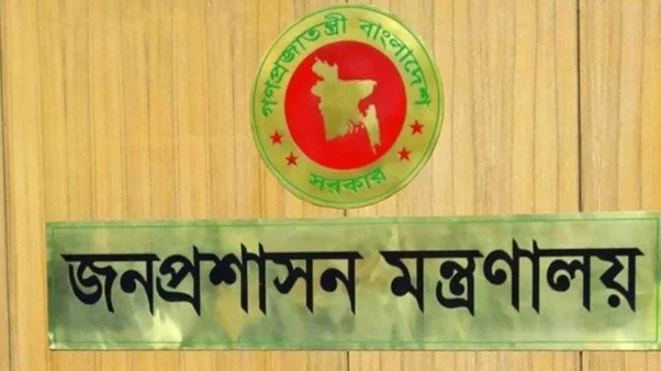 ৩২ ডিসিকে বাধ্যতামূলক অবসর