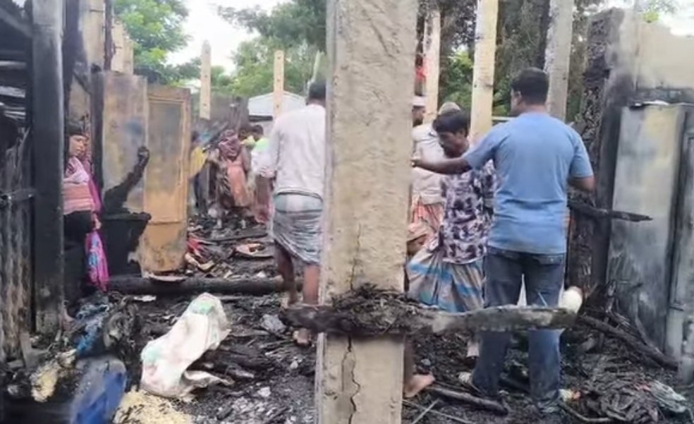 পেকুয়ায় পাঁচ ভাইয়ের বসতঘর পুড়ে ছাঁইঃ ৫০ লাখ টাকার ক্ষয়ক্ষতি