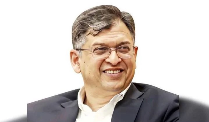 স্বরাষ্ট্রমন্ত্রী সালাউদ্দিন আহমদ বলেছেন, পুলিশ কোনো দল বা গোষ্ঠীর লাঠিয়াল বাহিনী নয়। এখন পুলিশের কার্যক্রমে এর প্রতিফলন ঘটছে কি?