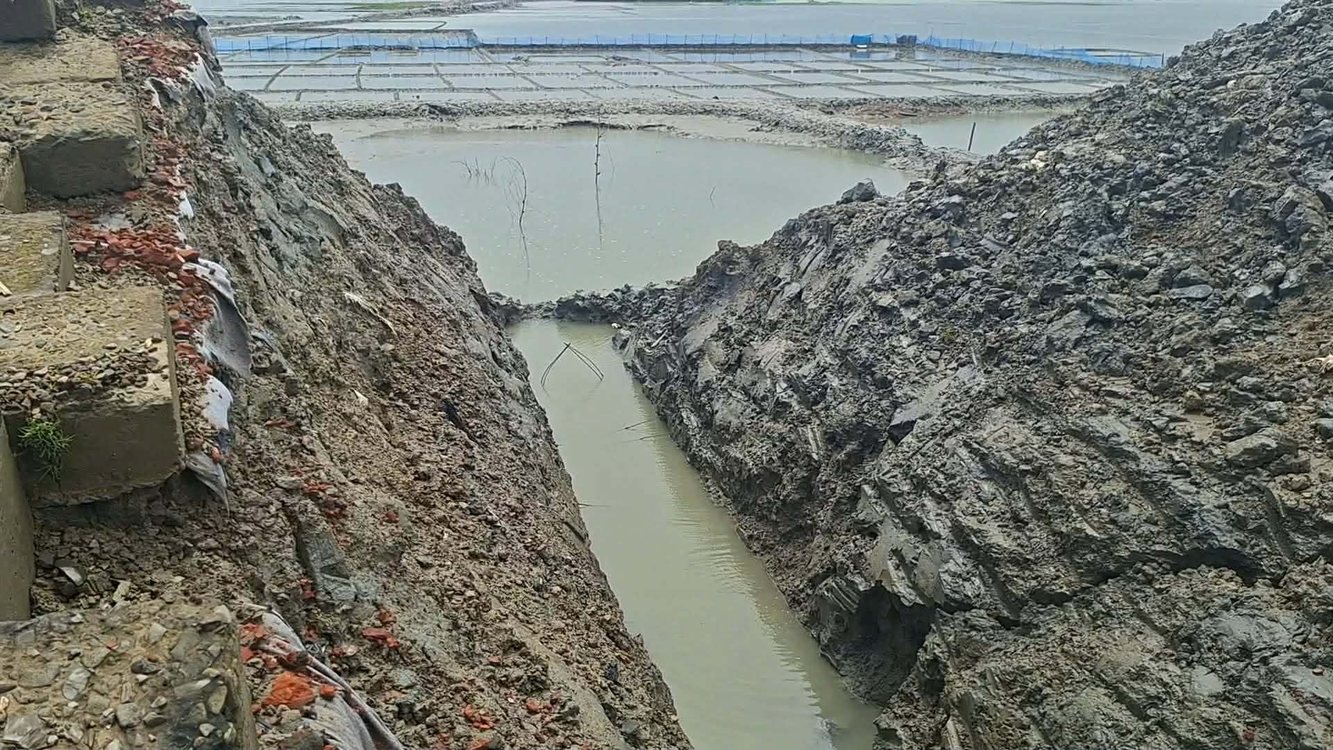 পেকুয়ায় বেড়িবাঁধ কাটার অভিযোগে জড়িতরা মামলা ঠেকাতে তৎপর