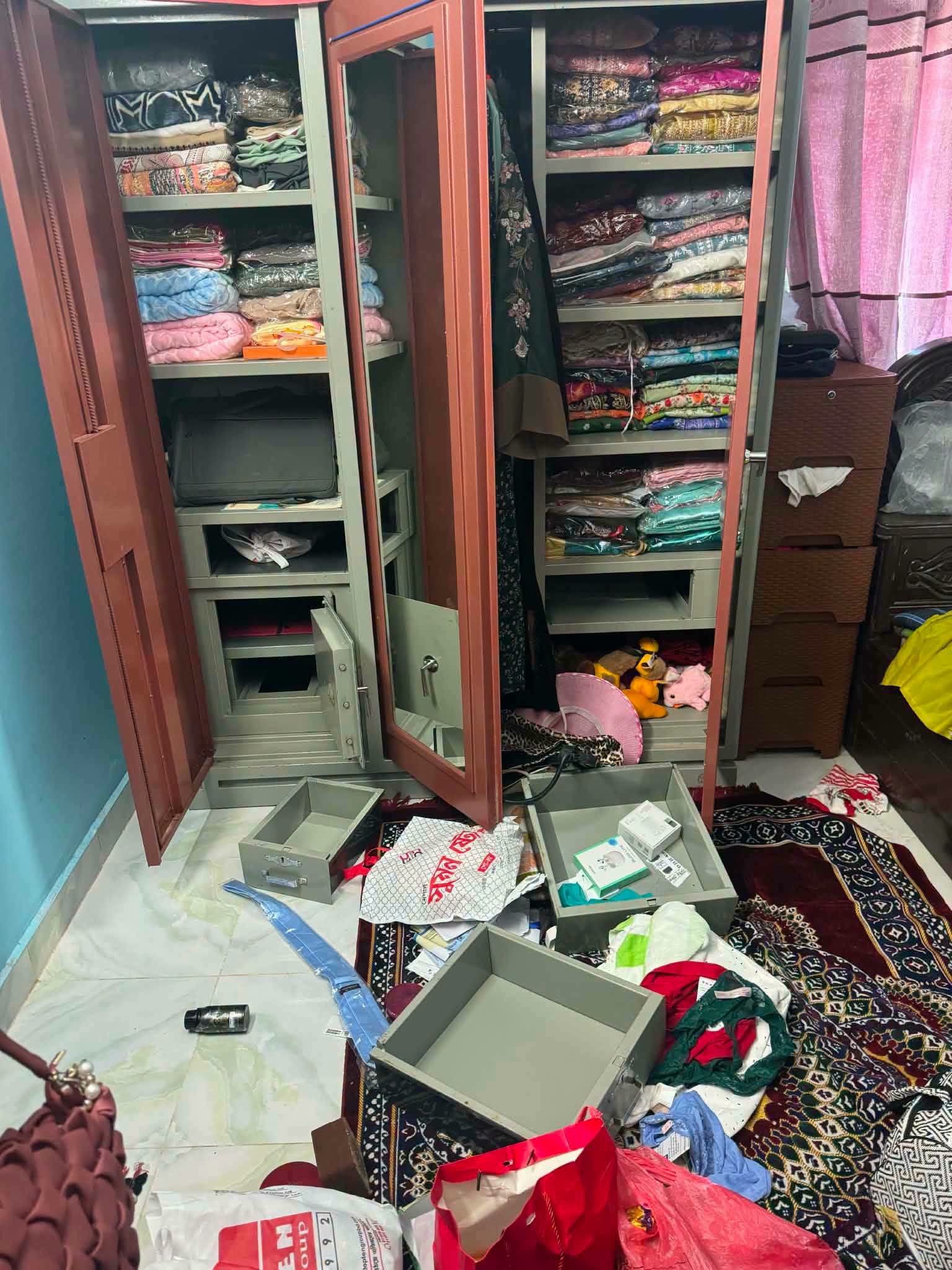 রামুর দক্ষিণ মিঠাছড়িতে প্রবাসী বিএনপি নেতার বাড়িতে ডাকাতি, স্বর্ণ-নগদ টাকা লুট