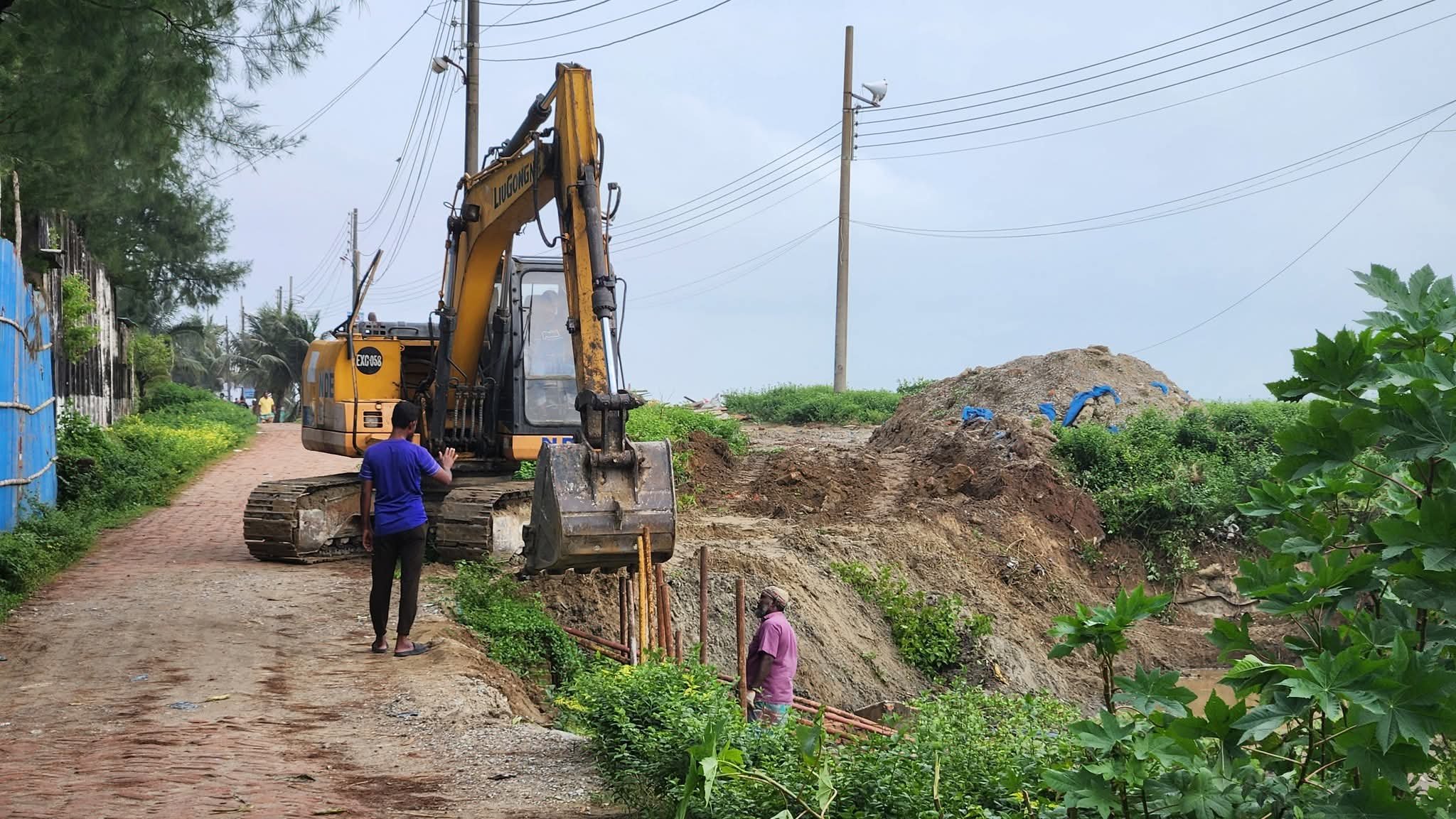 কক্সবাজার সৈকতে সড়ক নির্মাণ কাজ ৮ সপ্তাহ বন্ধের নির্দেশ হাইকোর্টের