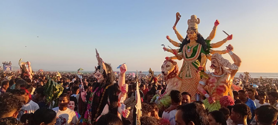 সমুদ্র সৈকতে সম্প্রীতির মিলনমেলা